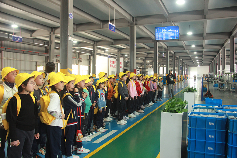 逸夫小學(xué)三年級國際班師生走進(jìn)斯科，開啟研學(xué)之旅